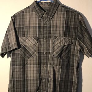 Short sleeve plaid button up collared shirt